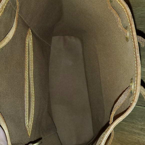 LOUIS VUITTONMonogram Montsouris PM. 23 - Picture 7 of 16